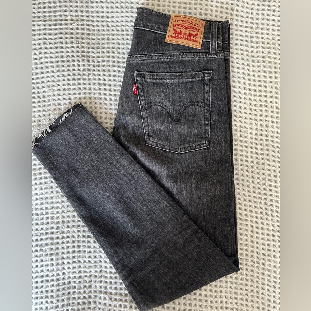 Levi’s Wedgie Skinny - size 28